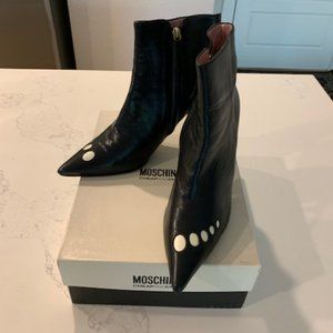 MOSCHINO ANKLE BOOTS WOMAN  BLACK.  SIZE 39/5 B. USED.